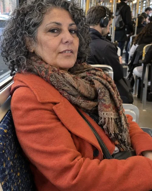 Portrait naturel d’une femme mature dans les transports