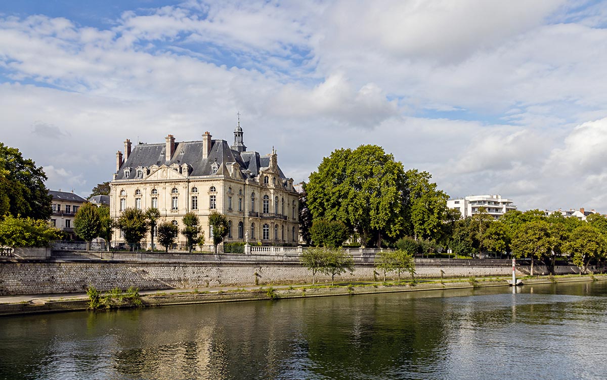 Illustration pour Asnières-sur-Seine dans les Hauts-de-Seine