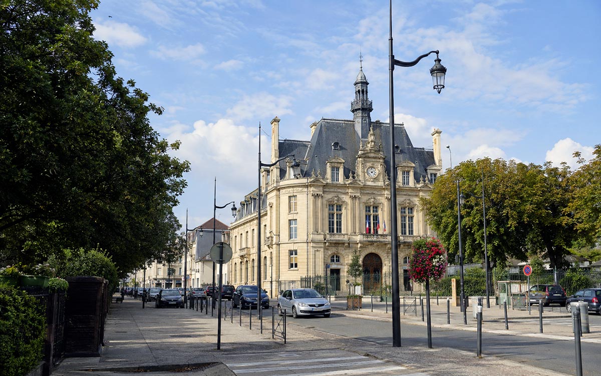 Illustration pour Colombes dans les Hauts-de-Seine